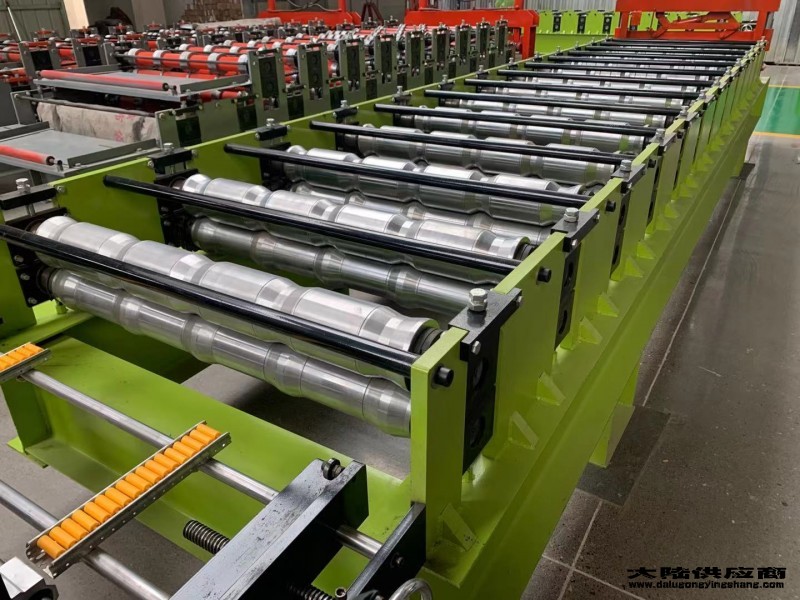 智辉压瓦机械厂琉璃瓦机楼承板设备适应主体钢结构快速施工的要求