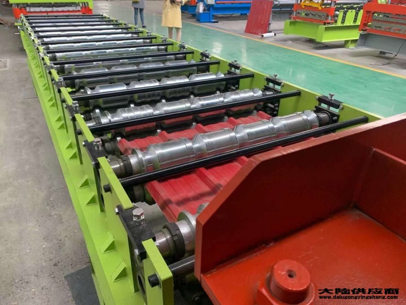 佳鑫压瓦机厂安徽彩钢压瓦机价格介绍三维扣板机的安装细节